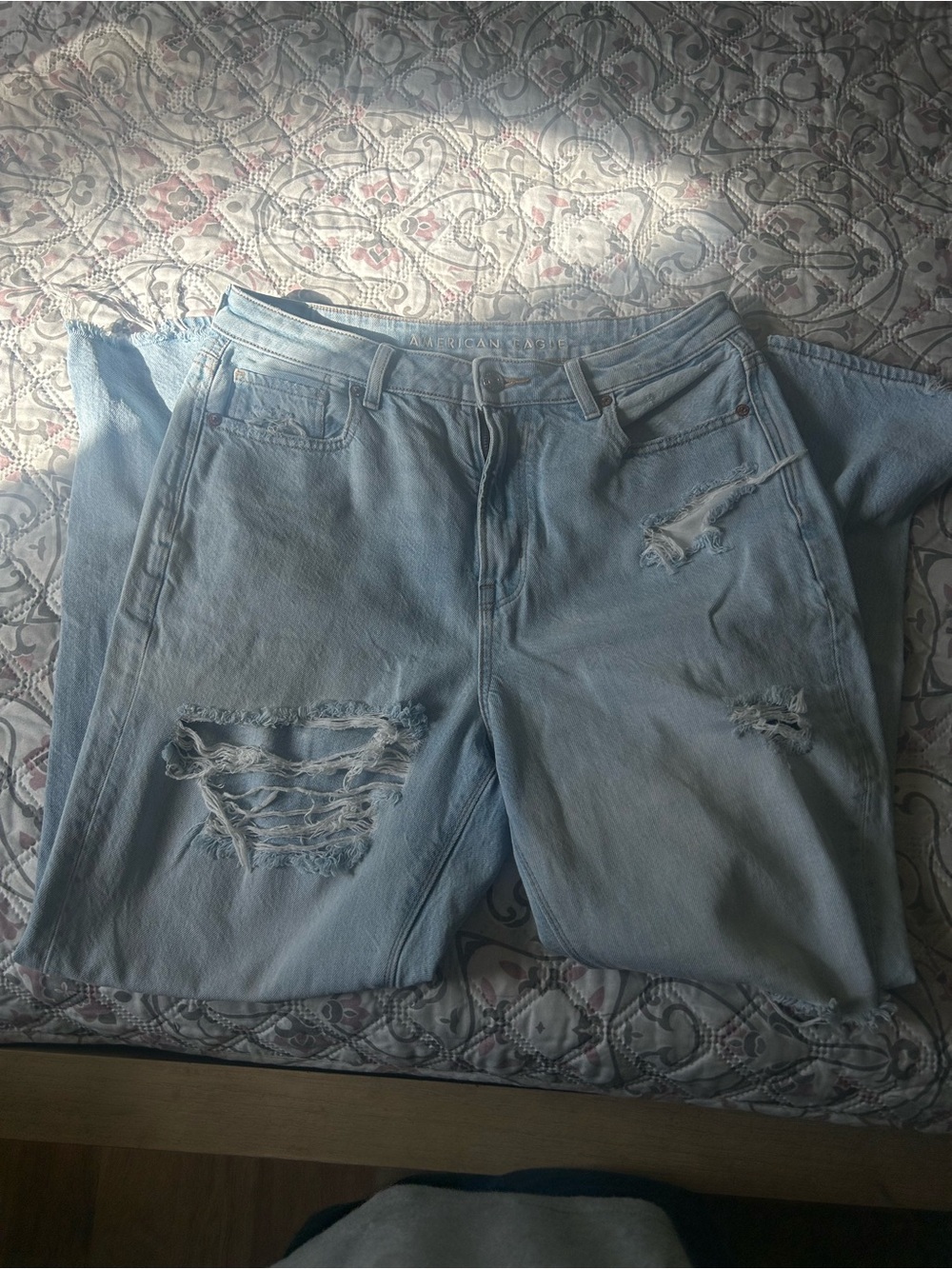 American Eagle Outfitters Light Blue Distressed Denim Jeans